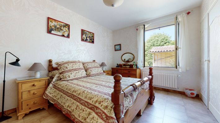 Detached Country House with Swimming Pool