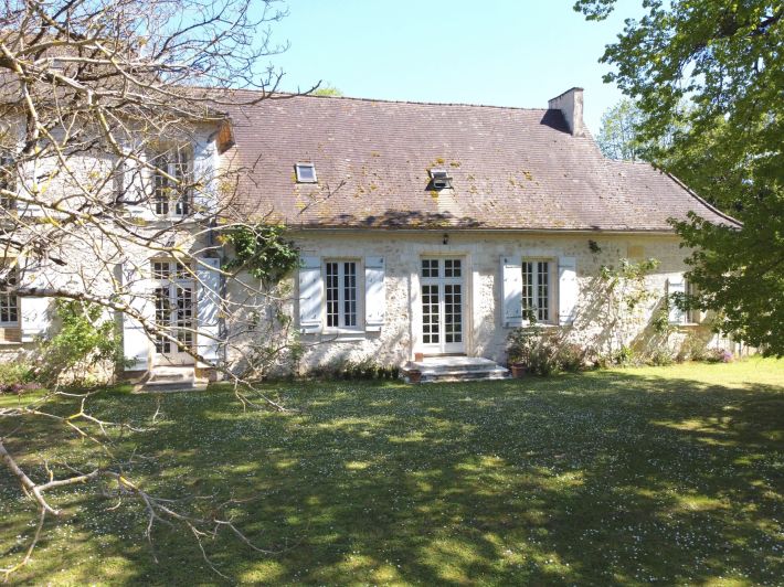 Manor House with Swimming Pool in Parkland Gardens