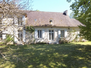 Manor House with Swimming Pool in Parkland Gardens