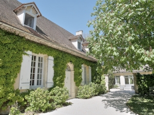 Manor House with Swimming Pool in Parkland Gardens