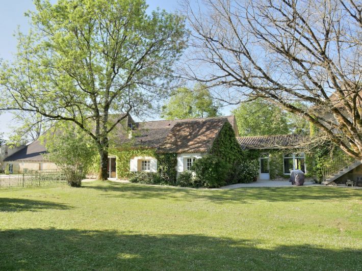 Manor House with Swimming Pool in Parkland Gardens
