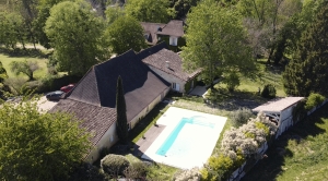 Manor House with Swimming Pool in Parkland Gardens