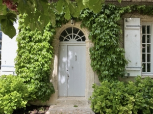 Manor House with Swimming Pool in Parkland Gardens