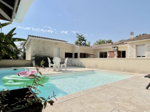 Contemporary Detached House with Pool