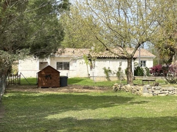 Contemporary Detached House with Pool