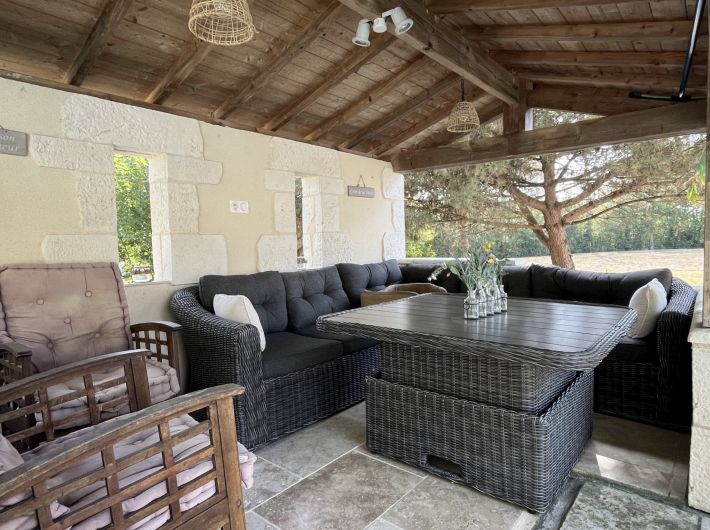 Contemporary Detached House with Pool