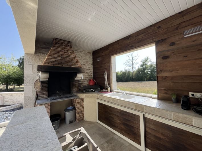 Contemporary Detached House with Pool