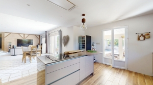 Contemporary Detached House with Pool