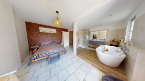 Contemporary Detached House with Pool