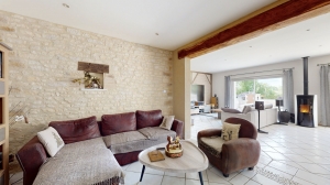 Contemporary Detached House with Pool