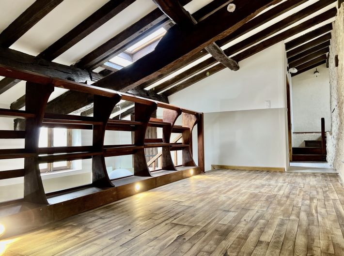 Main House with Guest Gite, Swimming Pool and Land