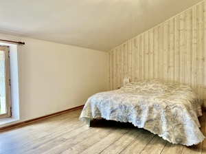 Main House with Guest Gite, Swimming Pool and Land
