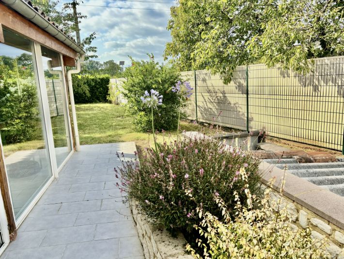 Detached House with Pool in Lovely Garden