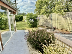 Detached House with Pool in Lovely Garden