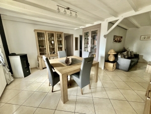 Detached House with Pool in Lovely Garden