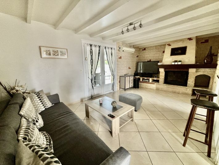 Detached House with Pool in Lovely Garden