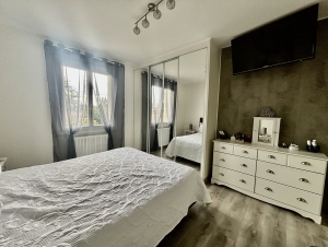 Detached House with Pool in Lovely Garden