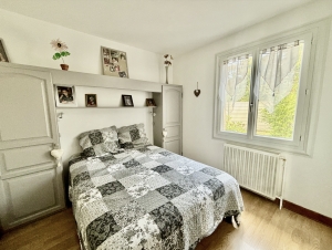 Detached House with Pool in Lovely Garden