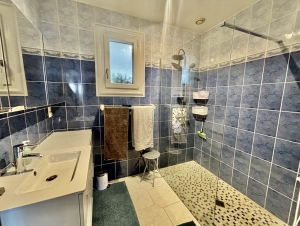 Detached House with Pool in Lovely Garden