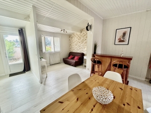 Detached House with Pool in Lovely Garden