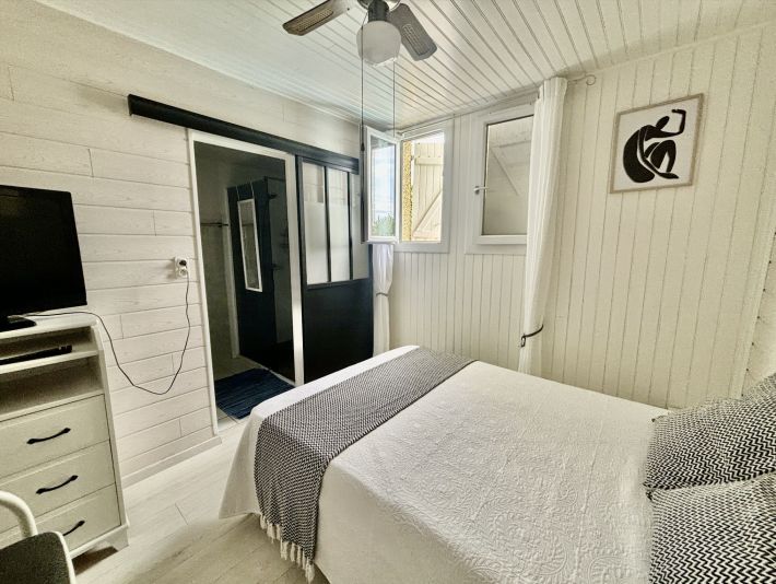 Detached House with Pool in Lovely Garden