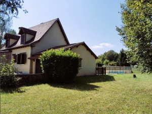 Detached Country House with Swimming Pool and Landscaped Garden