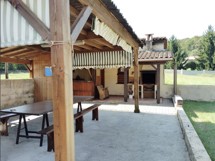 Detached Country House with Swimming Pool and Landscaped Garden