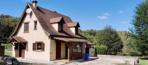 Detached Country House with Swimming Pool and Landscaped Garden
