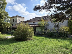 Huge Detached Country House with Pool and Land