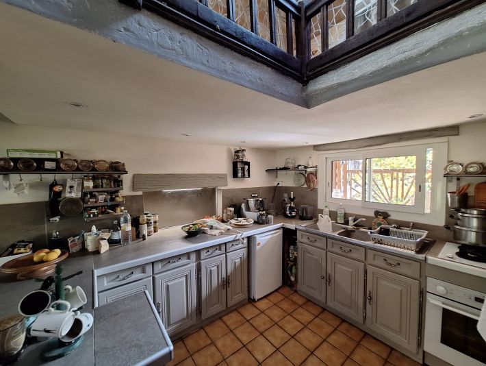 Huge Detached Country House with Pool and Land