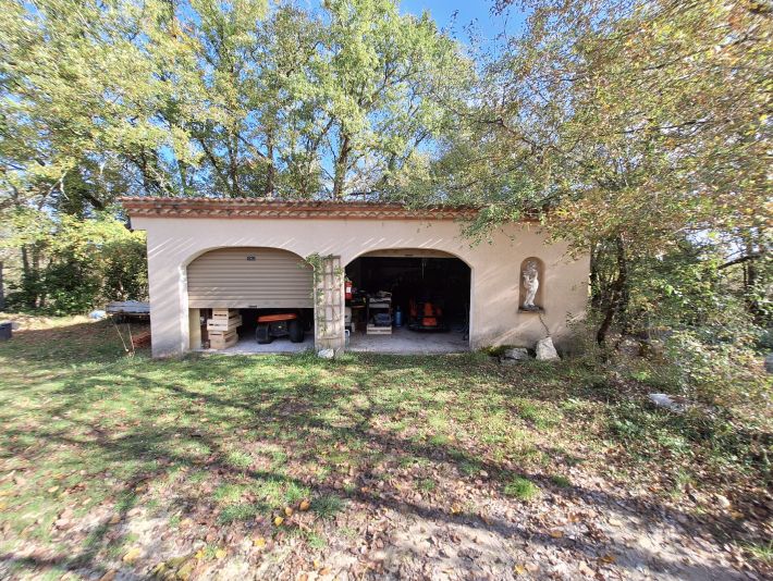 Huge Detached Country House with Pool and Land