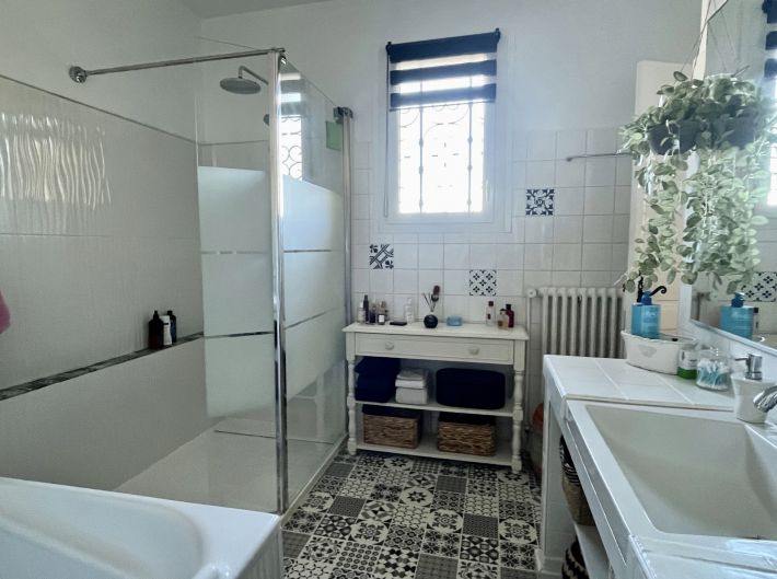 Character Detached House with Swimming Pool