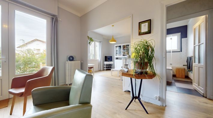 Delightful Detached House with Garden
