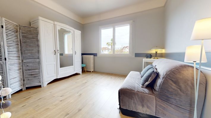 Delightful Detached House with Garden