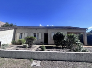 Detached Bungalow with Garden, Great Location