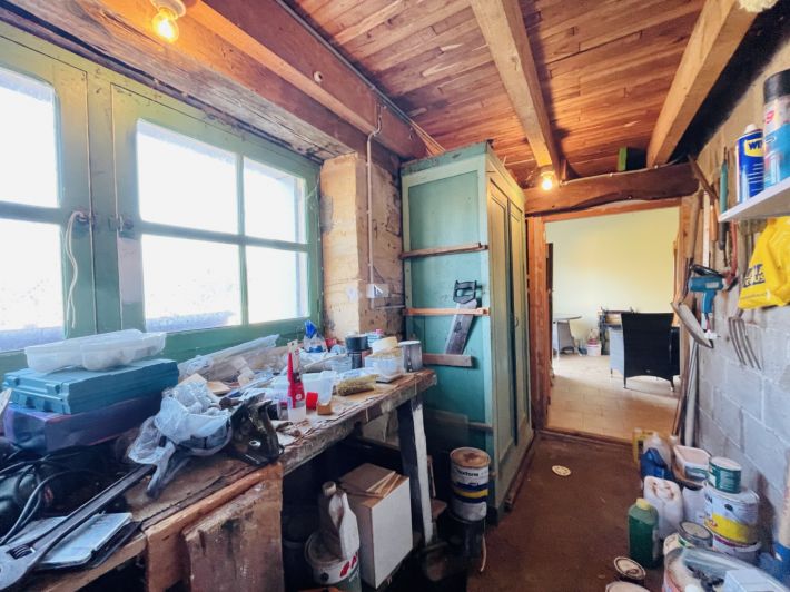 Detached Villa with Pool and Landscaped Garden