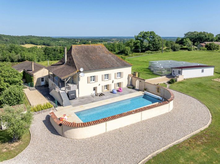 Detached Country House with Large Pool and Business