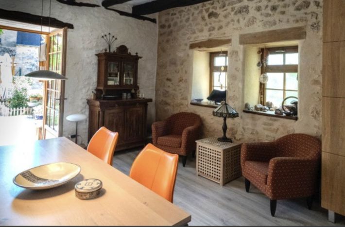 Beuatiful Village House with Courtyard Garden