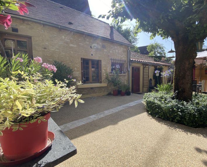 Beuatiful Village House with Courtyard Garden