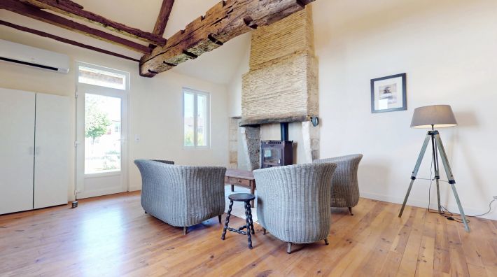 Beautiful Detached House with Landscaped Garden
