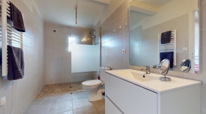 Beautiful Detached House with Landscaped Garden