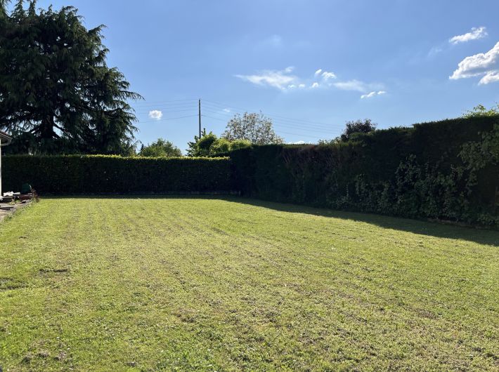 Beautiful Detached House with Landscaped Garden