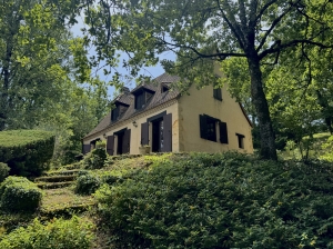 Detached House in Private Mature Garden