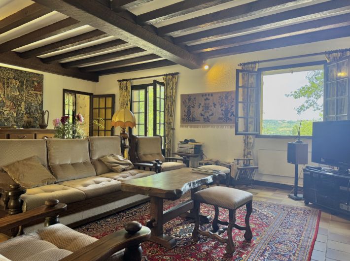 Detached House in Private Mature Garden