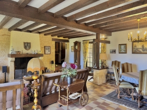 Detached House in Private Mature Garden