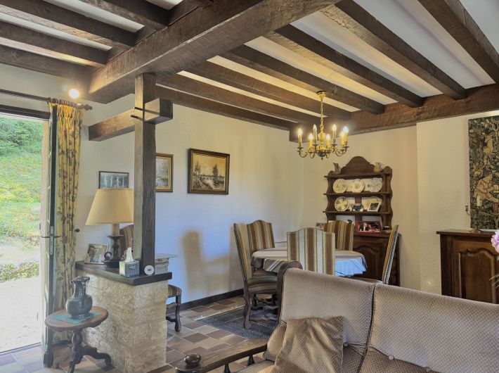 Detached House in Private Mature Garden