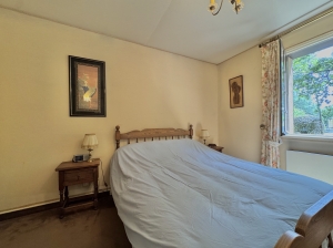Detached House in Private Mature Garden