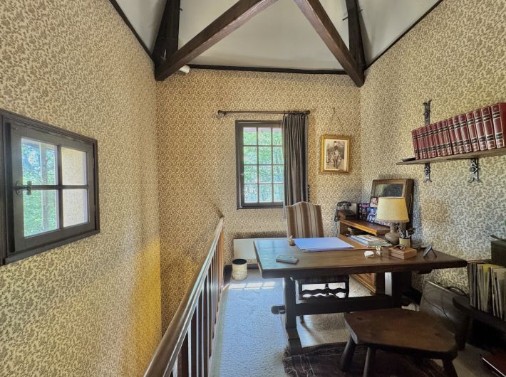 Detached House in Private Mature Garden
