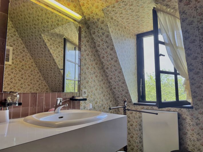 Detached House in Private Mature Garden