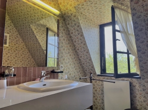 Detached House in Private Mature Garden